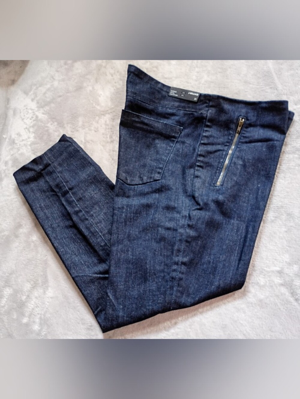 NWOT J Brand Katrine Mid Rise Clean Zip Capri Jeans 31